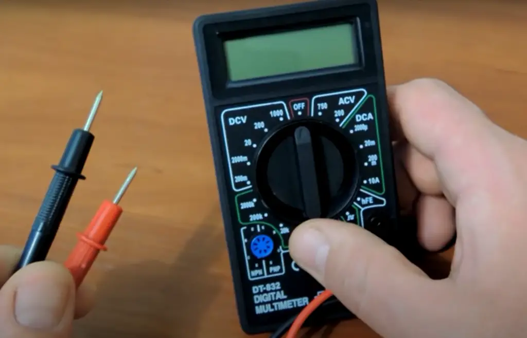 6 Steps To Discharge A Capacitor With A Screwdriver - Electronicshacks