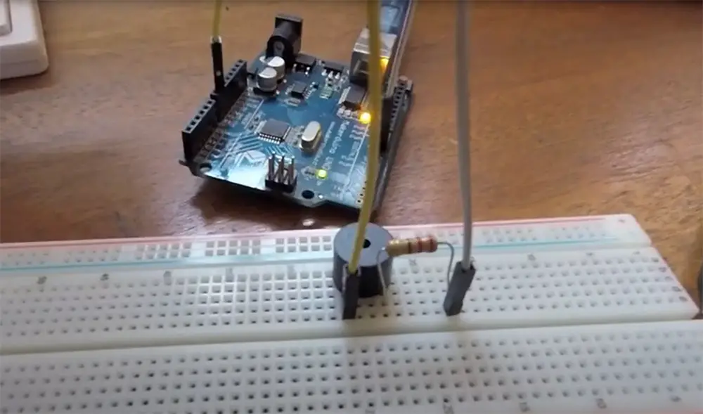 Connecting an Active Buzzer to Arduino