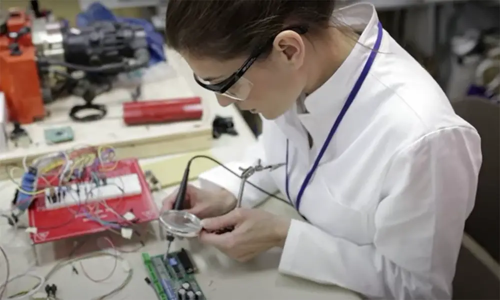 What Do Electronics Technicians Do?