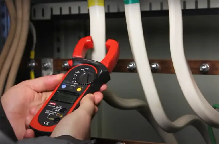 How to Measure Amps With a Clamp Meter? ElectronicsHacks