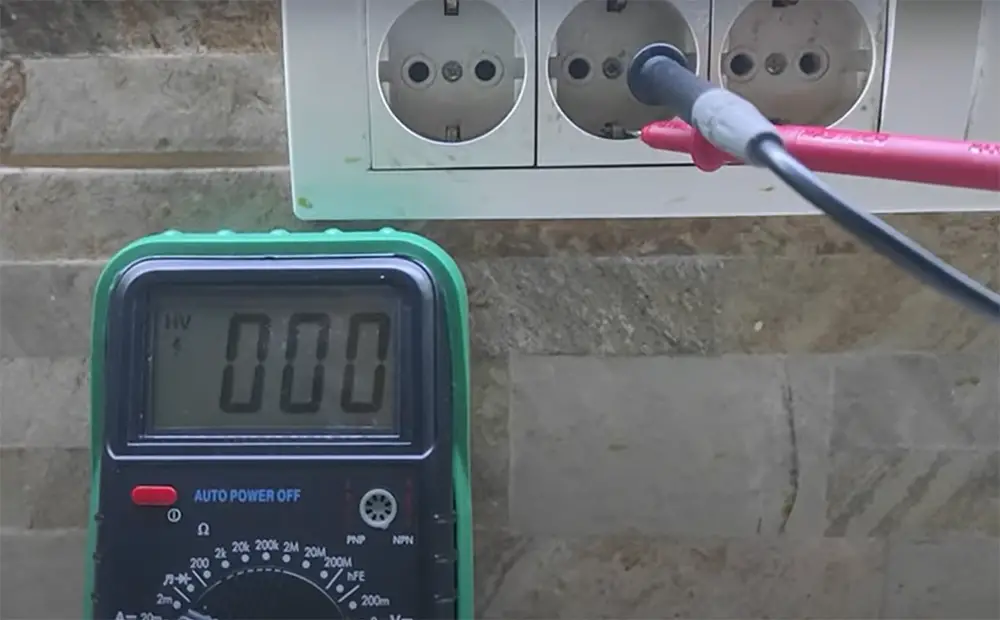 How to Test an Outlet With a Multimeter?