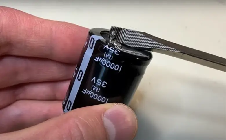 How To Safely Discharge A Capacitor? - ElectronicsHacks