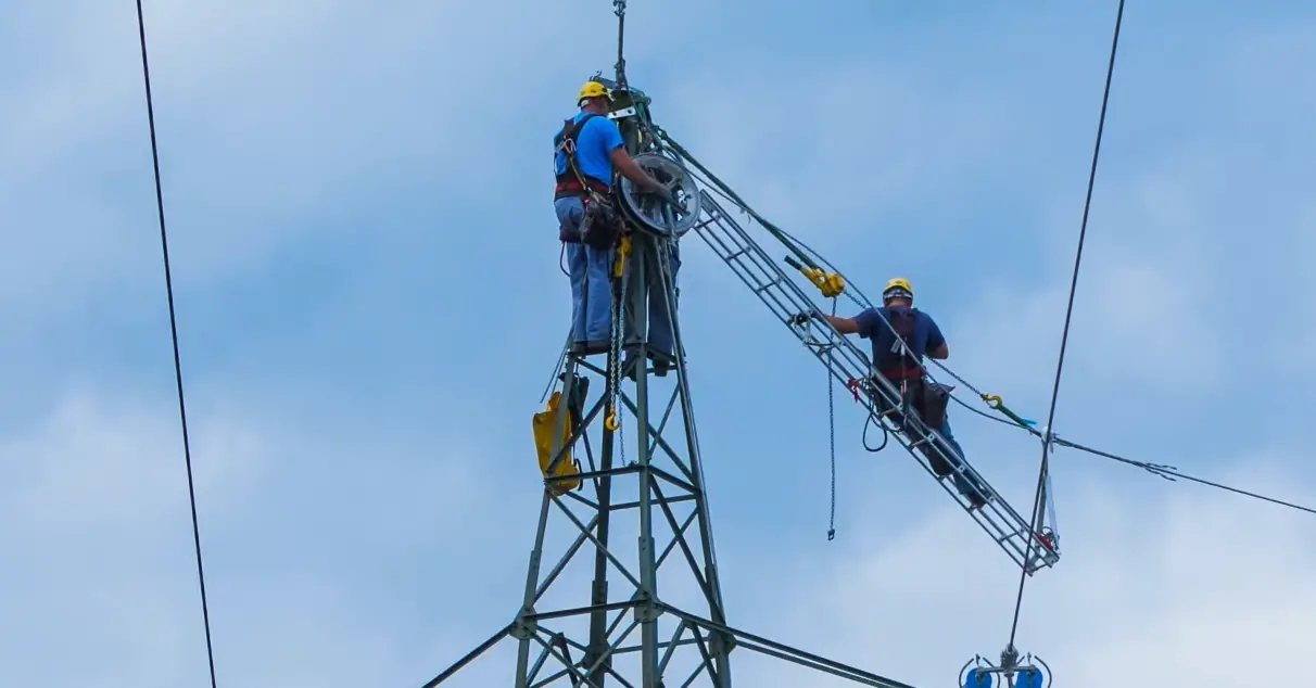 How Many Hours Do Electricians Work? ElectronicsHacks