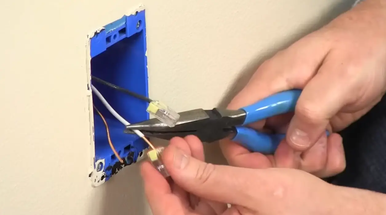 How Many Hours Do Electricians Work? ElectronicsHacks