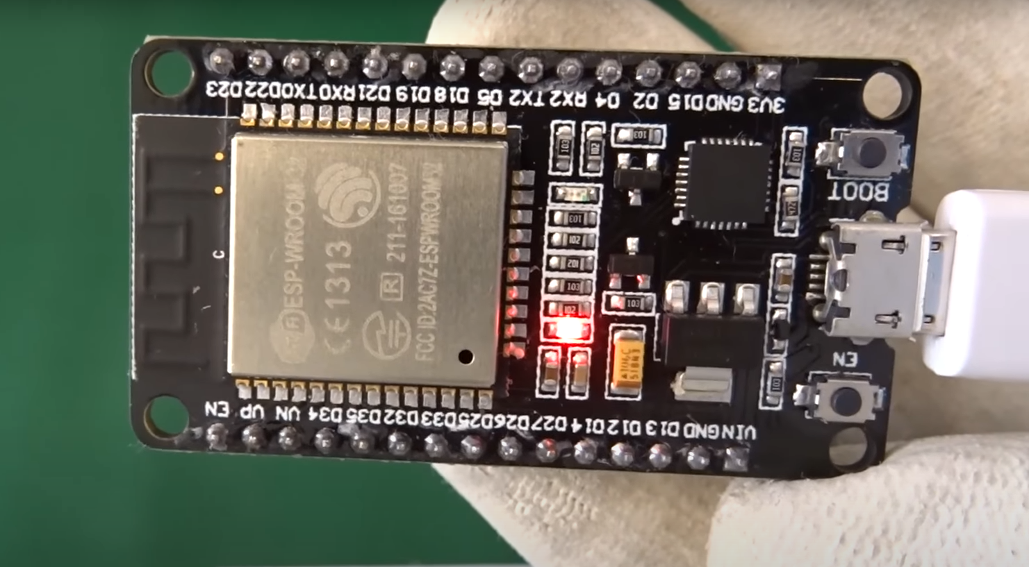 ESP32 vs. ESP8266 What’s the Difference? ElectronicsHacks