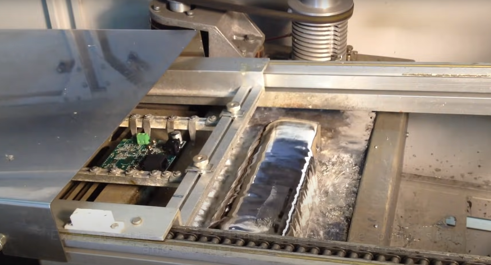 What Is Wave Soldering? ElectronicsHacks