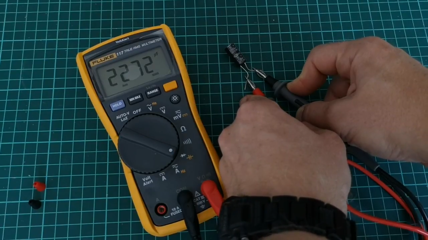 Fluke 115 vs. 117: Which Multimeter is Better? - ElectronicsHacks