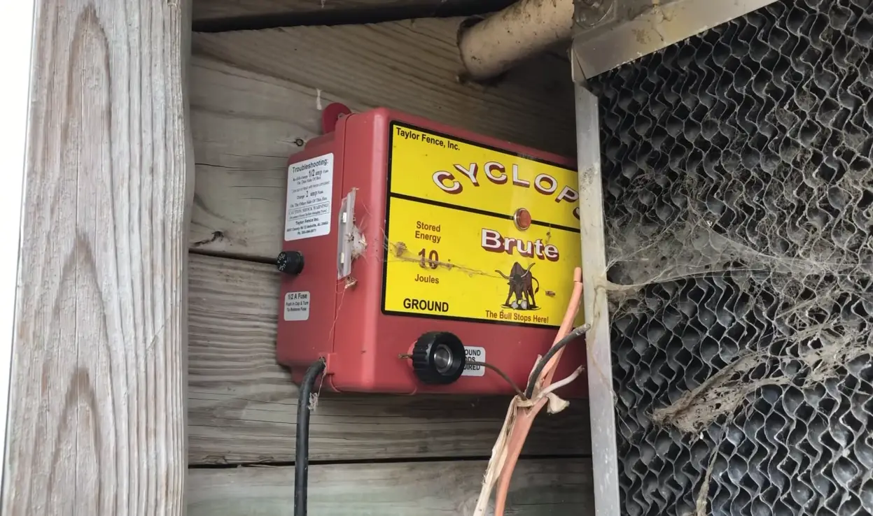 How to Test an Electric Fence With a Multimeter? ElectronicsHacks