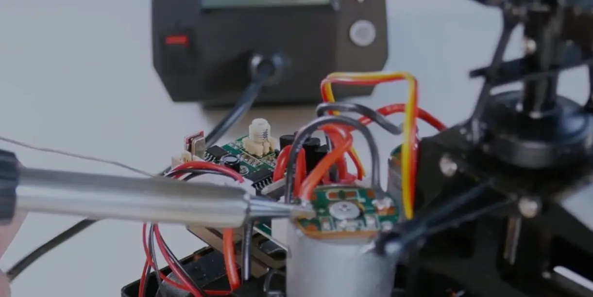 Soldering Iron vs. Gun What’s the Difference? ElectronicsHacks