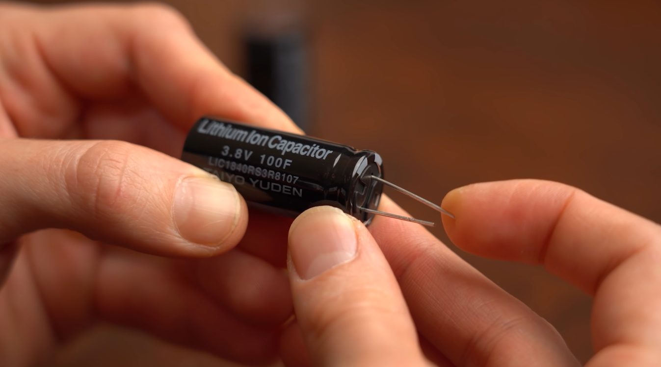 Supercapacitor vs. Capacitor What’s the Difference? ElectronicsHacks