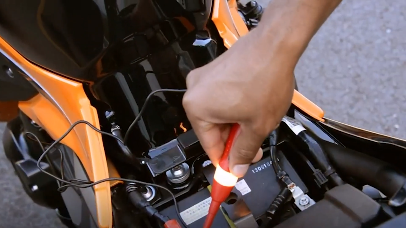 Voltage Tester vs. Multimeter What’s the Difference? ElectronicsHacks