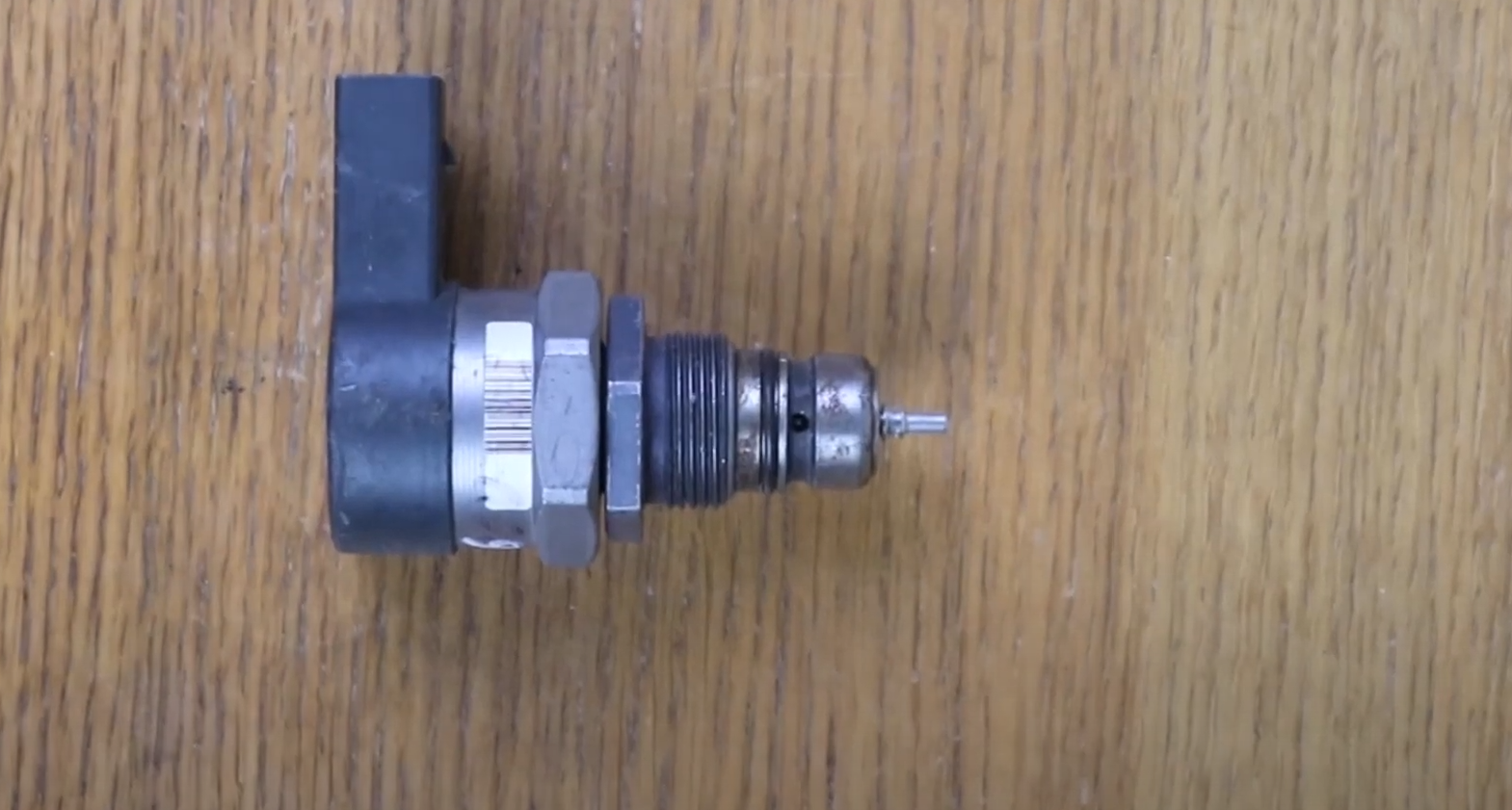 How to Test a Fuel Rail Pressure Sensor With a Multimeter