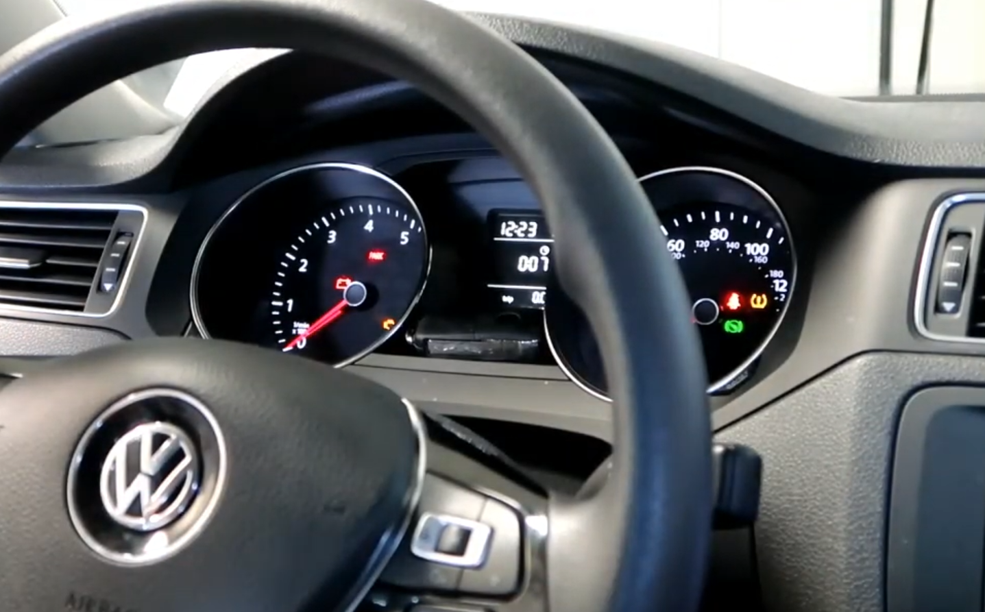 How to Test a Fuel Rail Pressure Sensor With a Multimeter