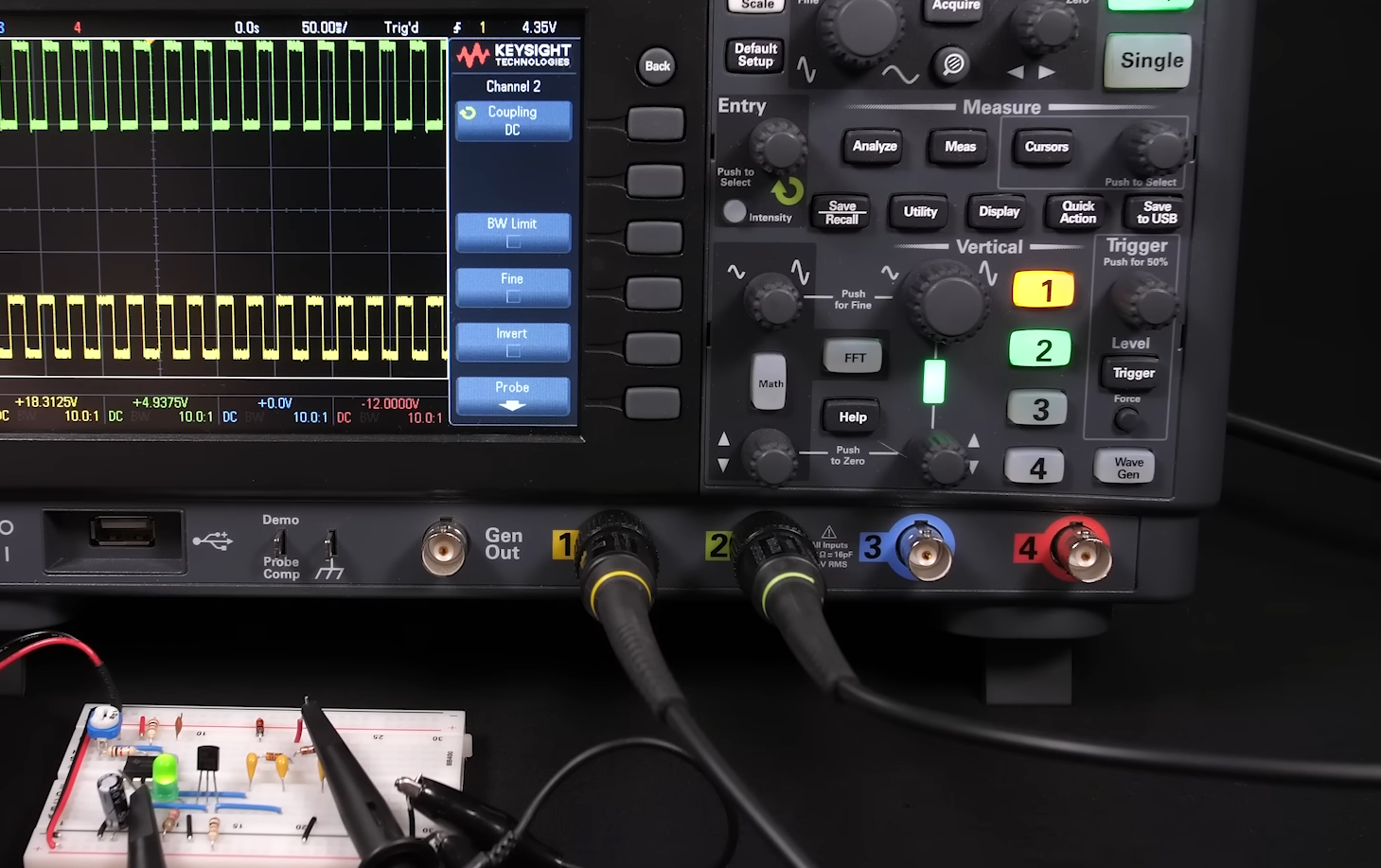 What Is A Capacitive Voltage Divider? - ElectronicsHacks