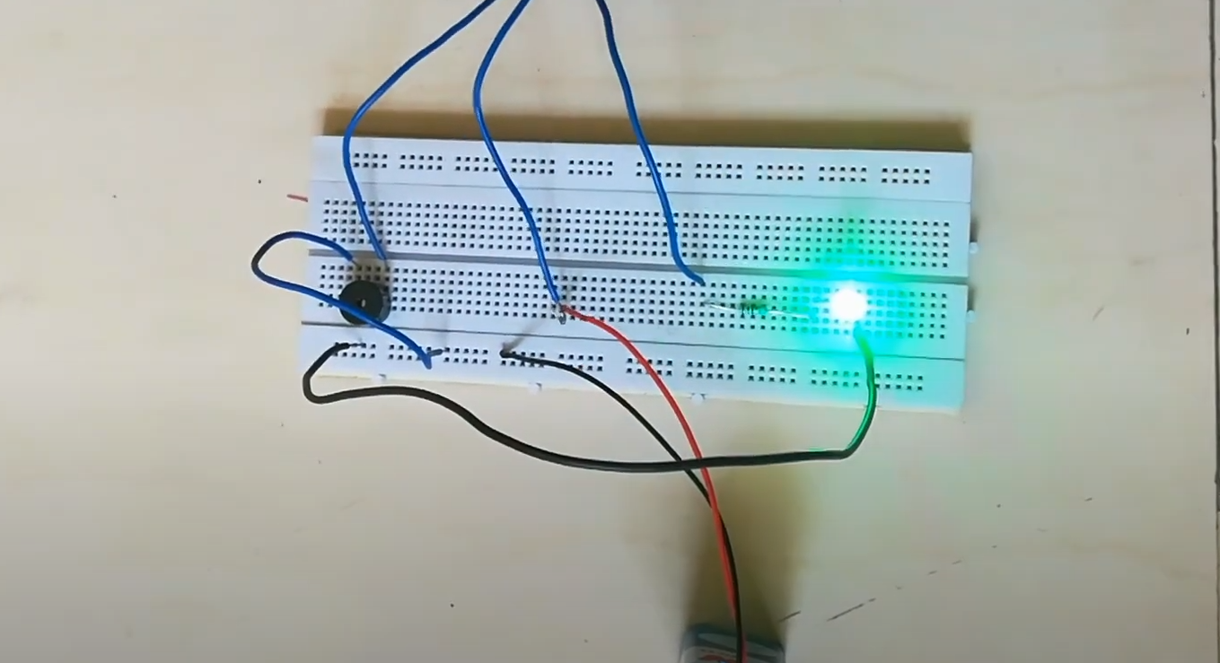 What Is a SPDT Switch? - ElectronicsHacks