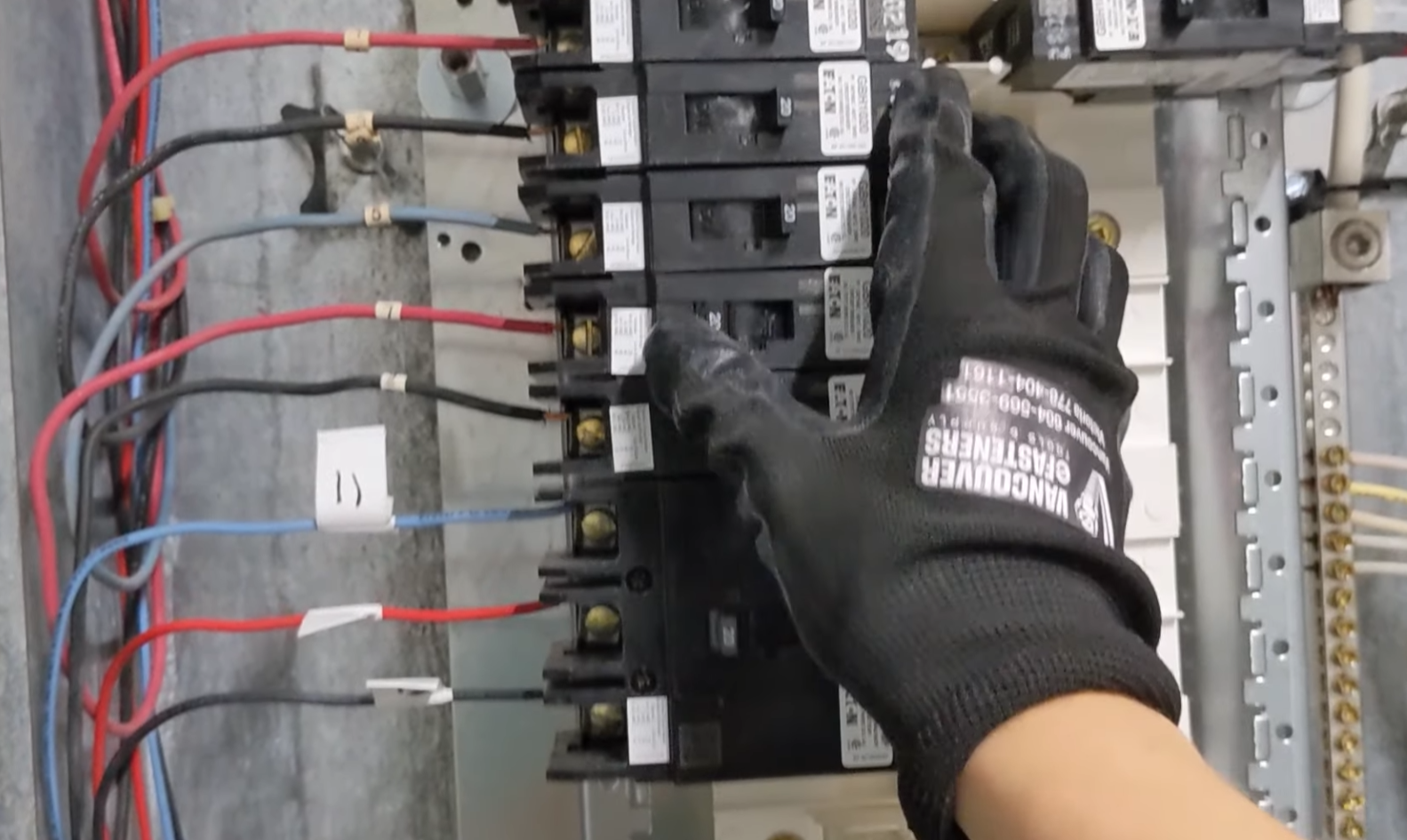 How Much Does an Electrician Make in California? ElectronicsHacks