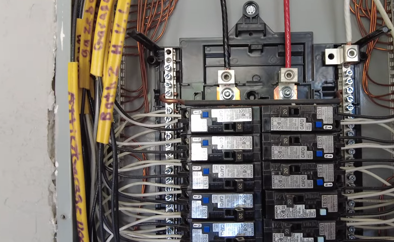 How Much Does an Electrician Make in Florida? ElectronicsHacks