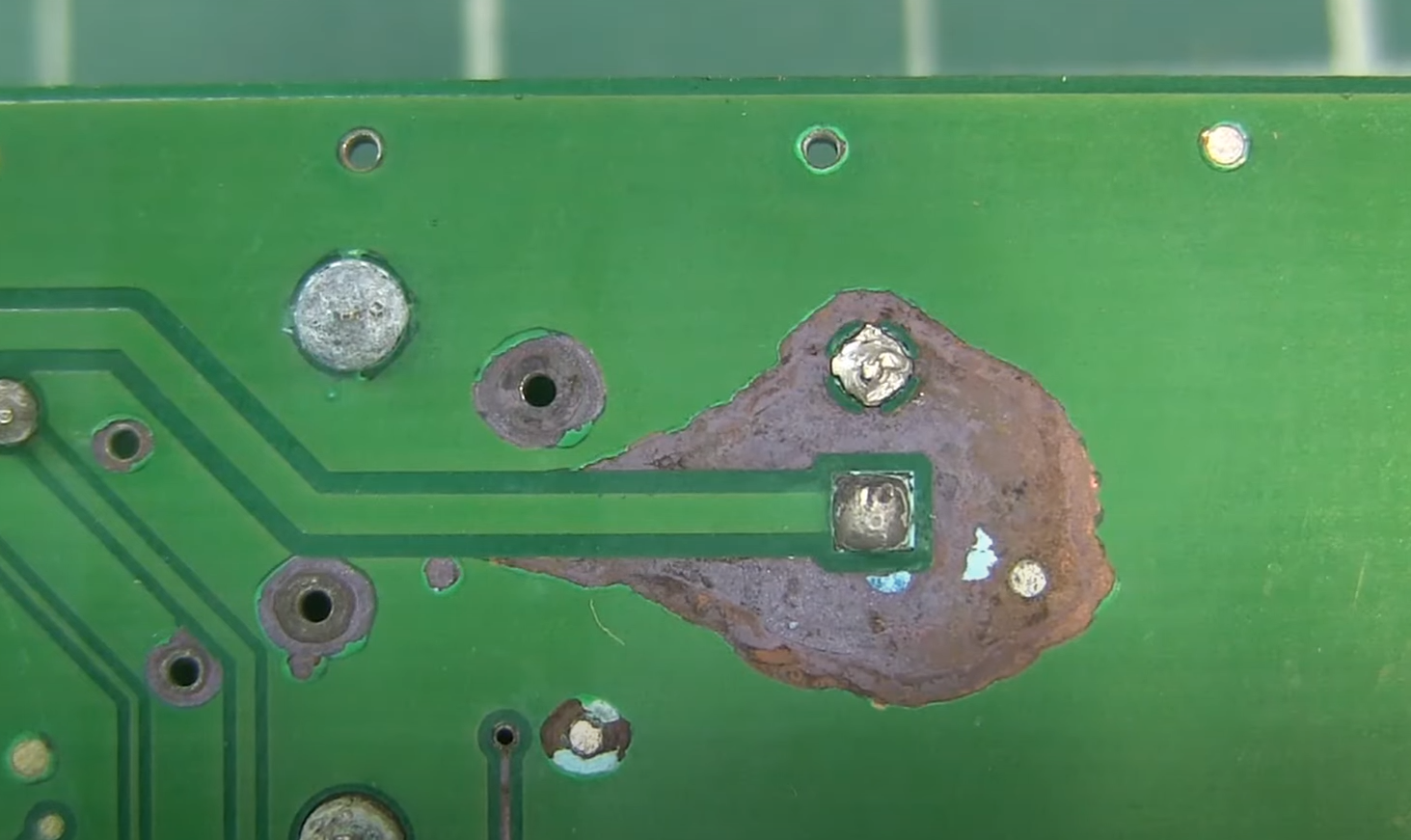 How to Clean a Circuit Board of Corrosion? - ElectronicsHacks