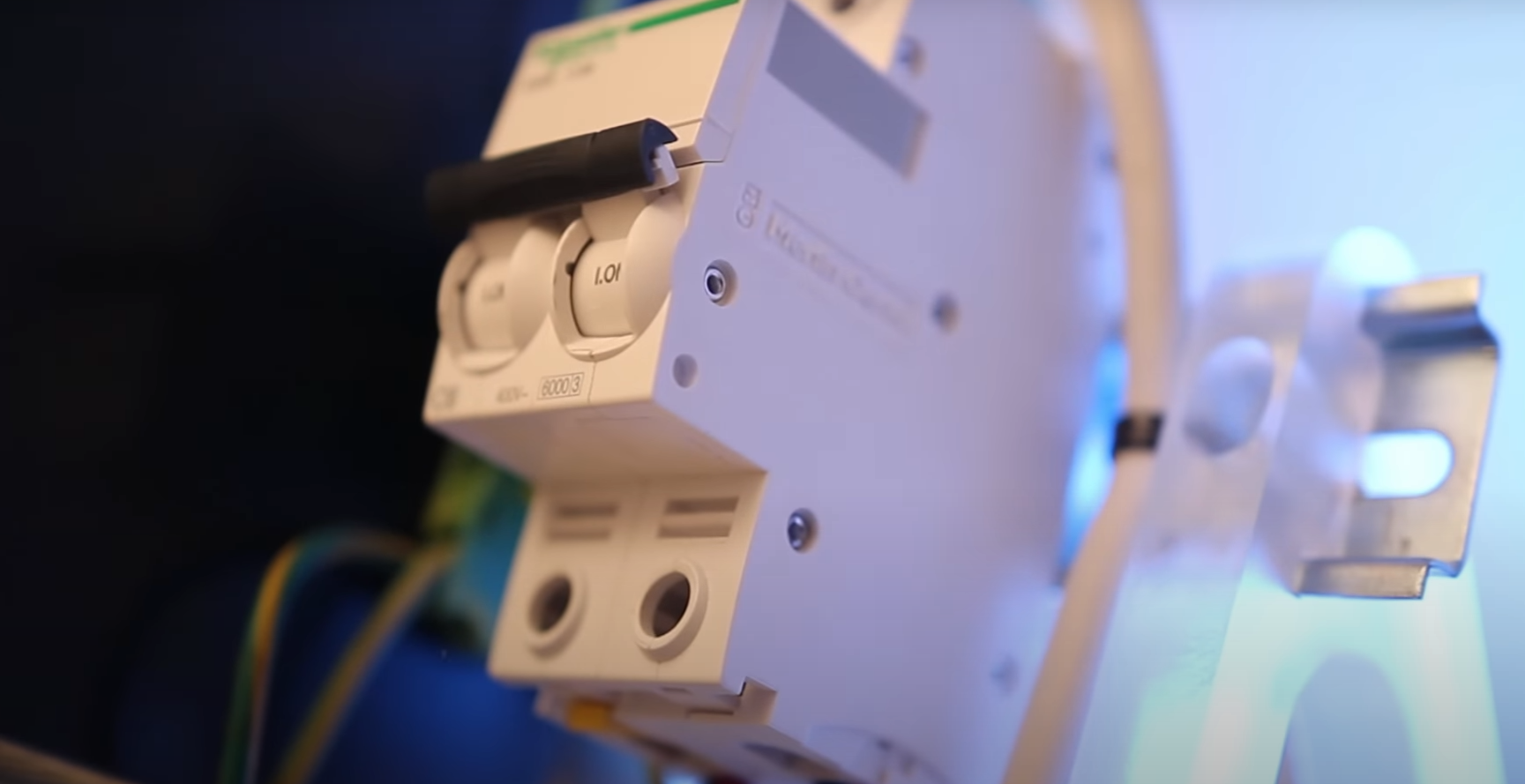 PLC vs. Microcontroller Which is Better? ElectronicsHacks