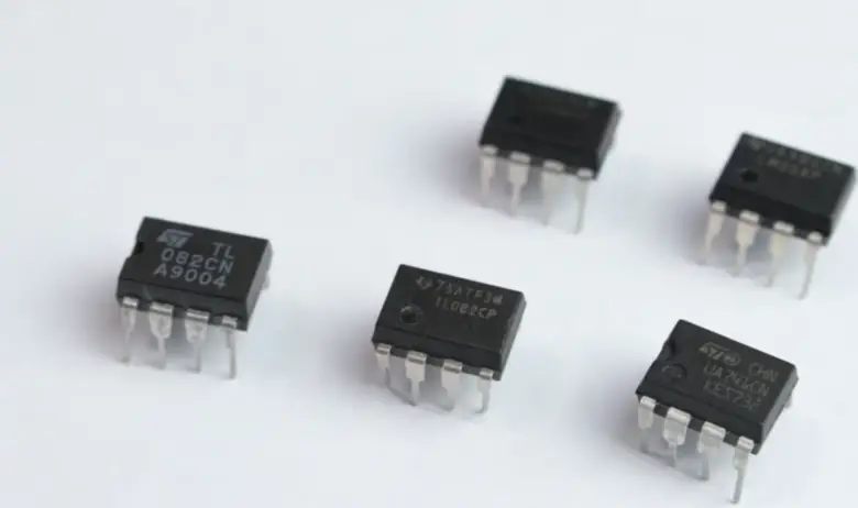 What Are Operational Amplifiers? - Electronicshacks