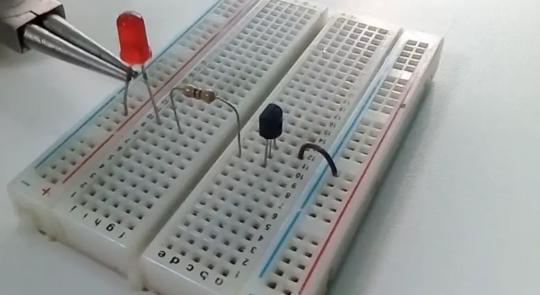 2N3904 Transistor Pinout - ElectronicsHacks