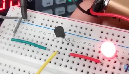 2N3904 Transistor Pinout - ElectronicsHacks