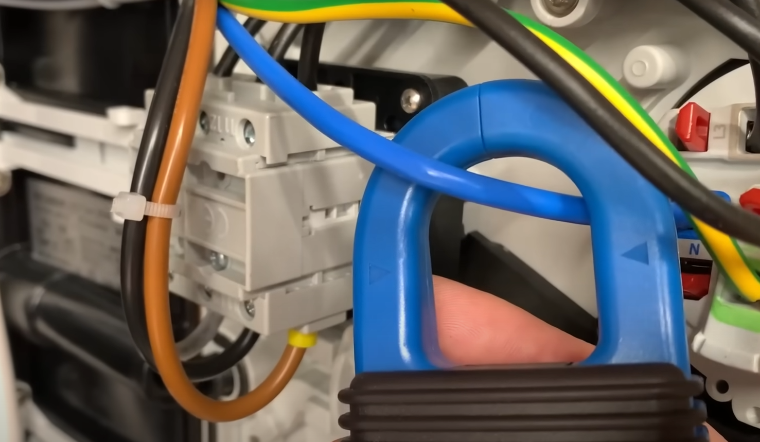 Can a Wire Carry a Current and Still Be Neutral? ElectronicsHacks