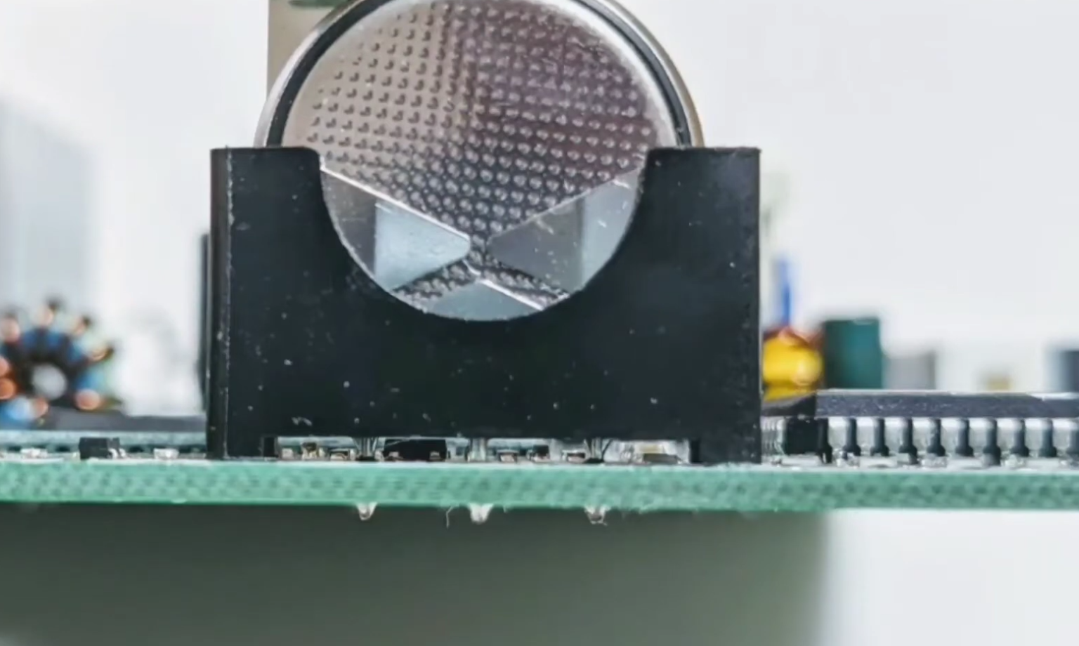 CR1620 vs. CR2016 Batteries: What is the Difference? - ElectronicsHacks