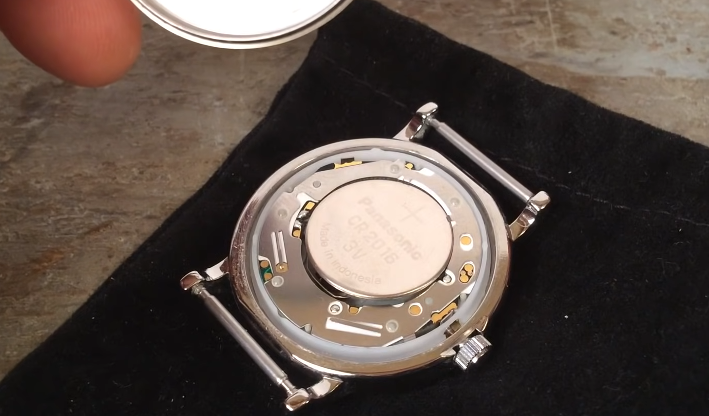 CR2016 vs. DL2016 Batteries What is the Difference? ElectronicsHacks