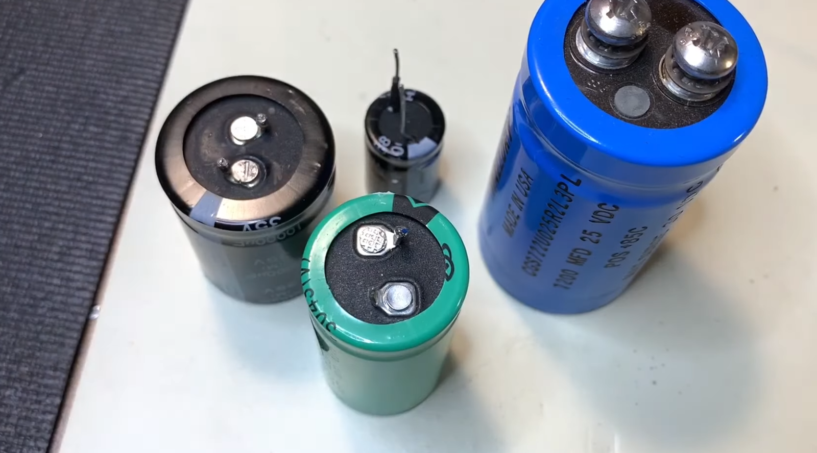 How Long Do Capacitors Hold a Charge? ElectronicsHacks