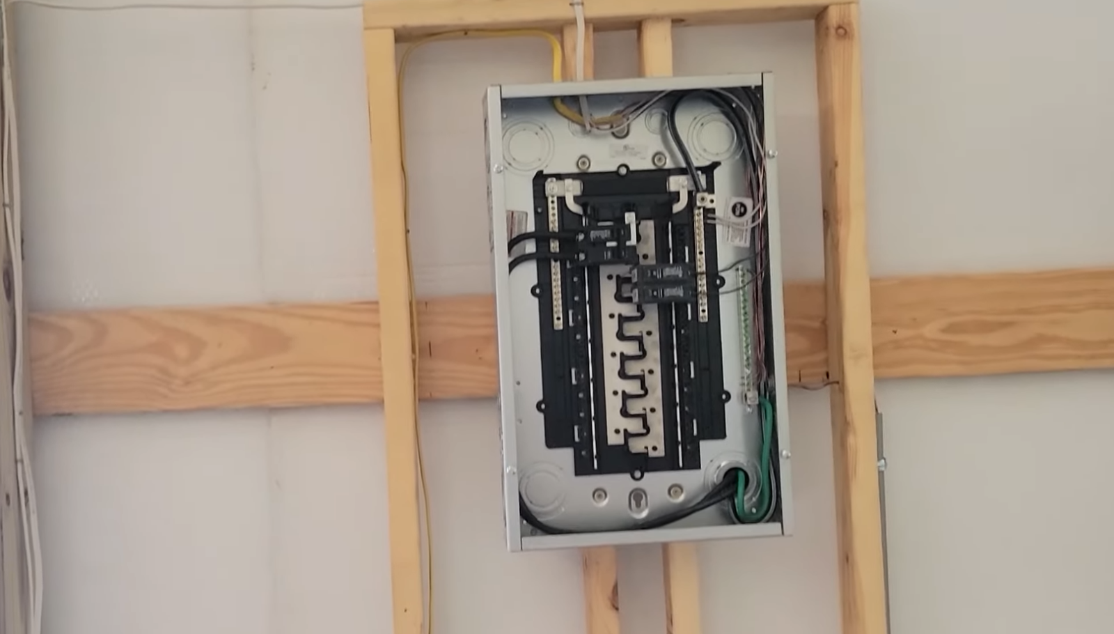 How to Ground a Subpanel in a Detached Building? - ElectronicsHacks