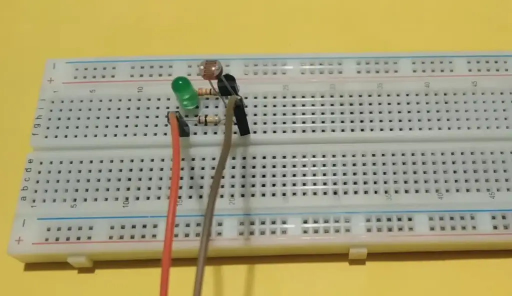 How To Build An Automatic Night Light Circuit: