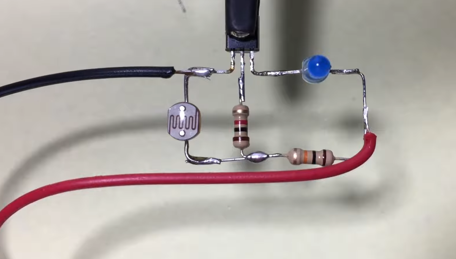 How to Make an Automatic Night Light Circuit? ElectronicsHacks