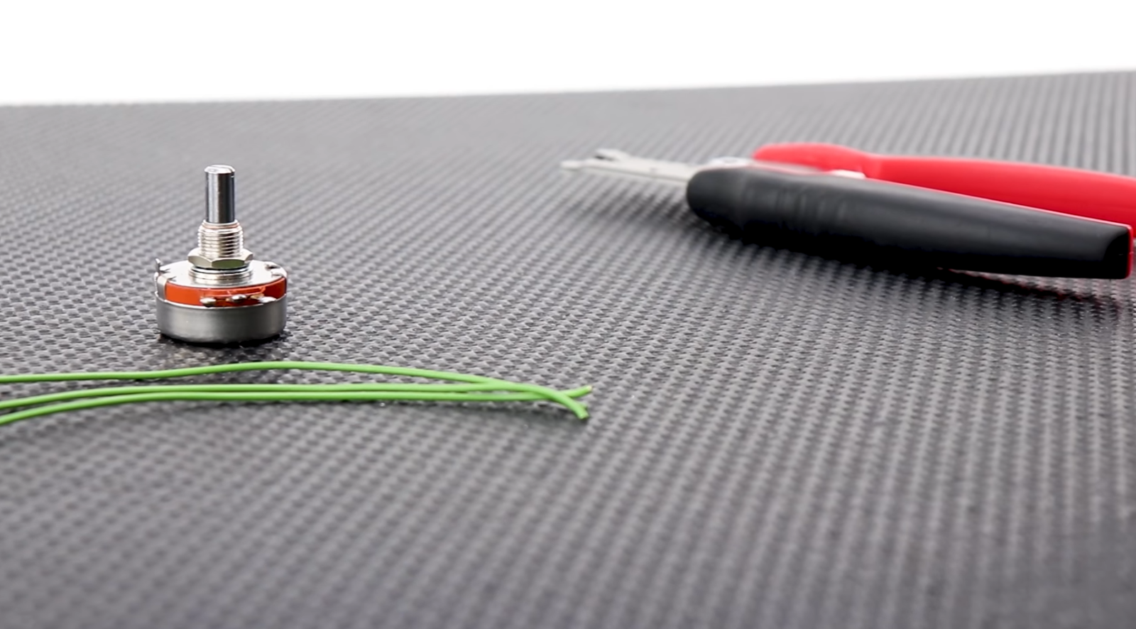 How to Wire a Potentiometer? ElectronicsHacks