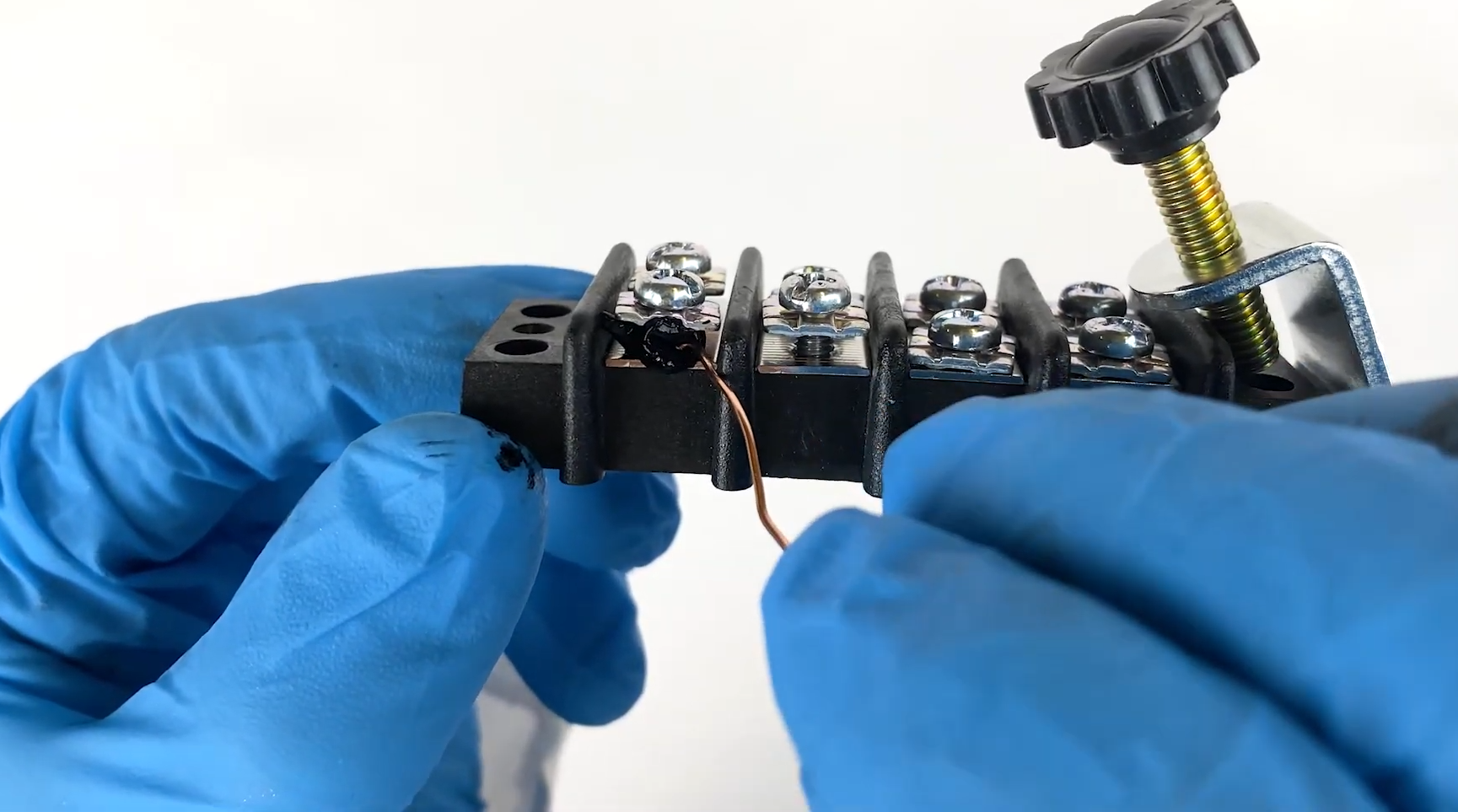 Is Dielectric Grease Conductive? ElectronicsHacks