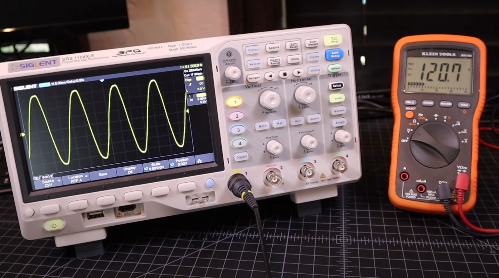 What Does an Oscilloscope Measure? Circuit Diagram