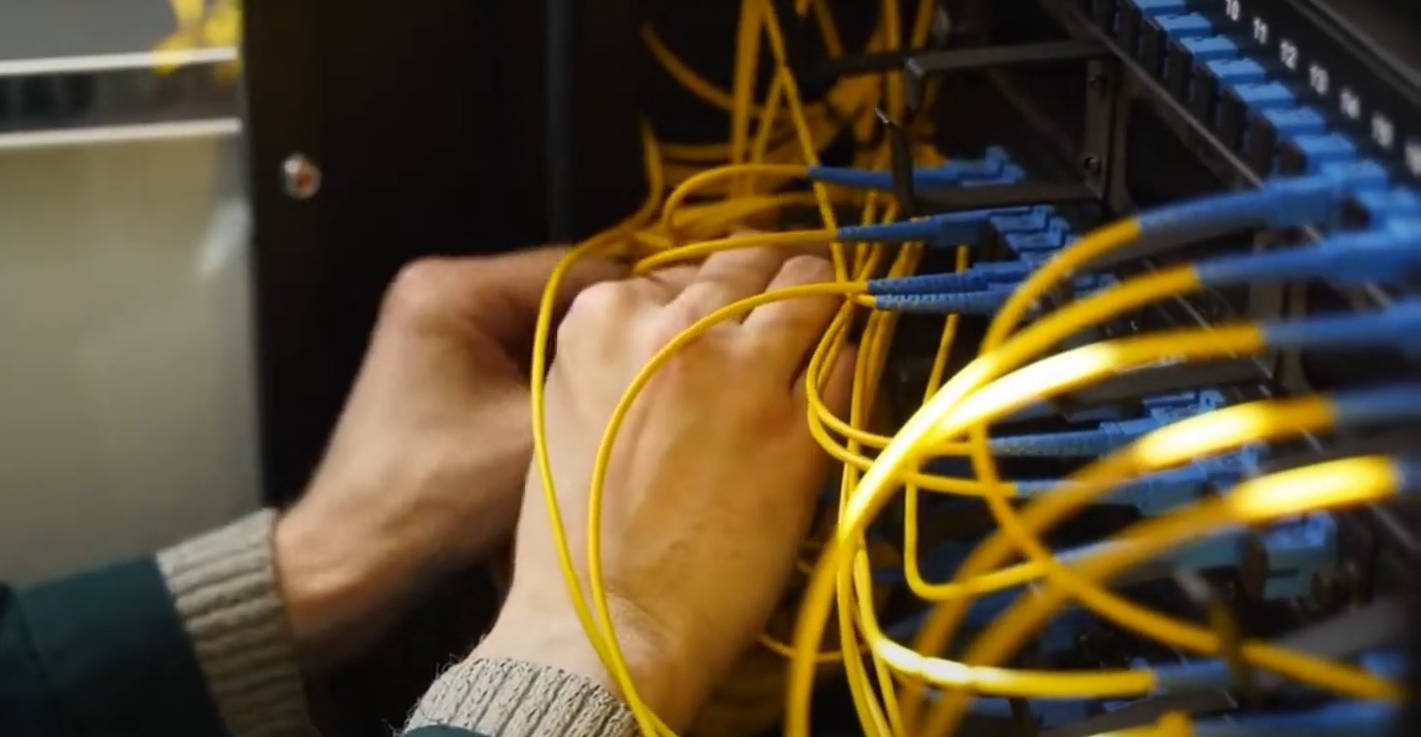 How Many Amps Can a 18Gauge Wire Handle? ElectronicsHacks