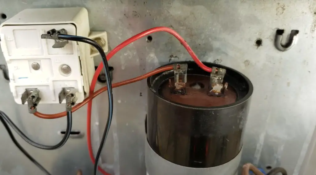 What Are The Signs of a Faulty AC Capacitor: