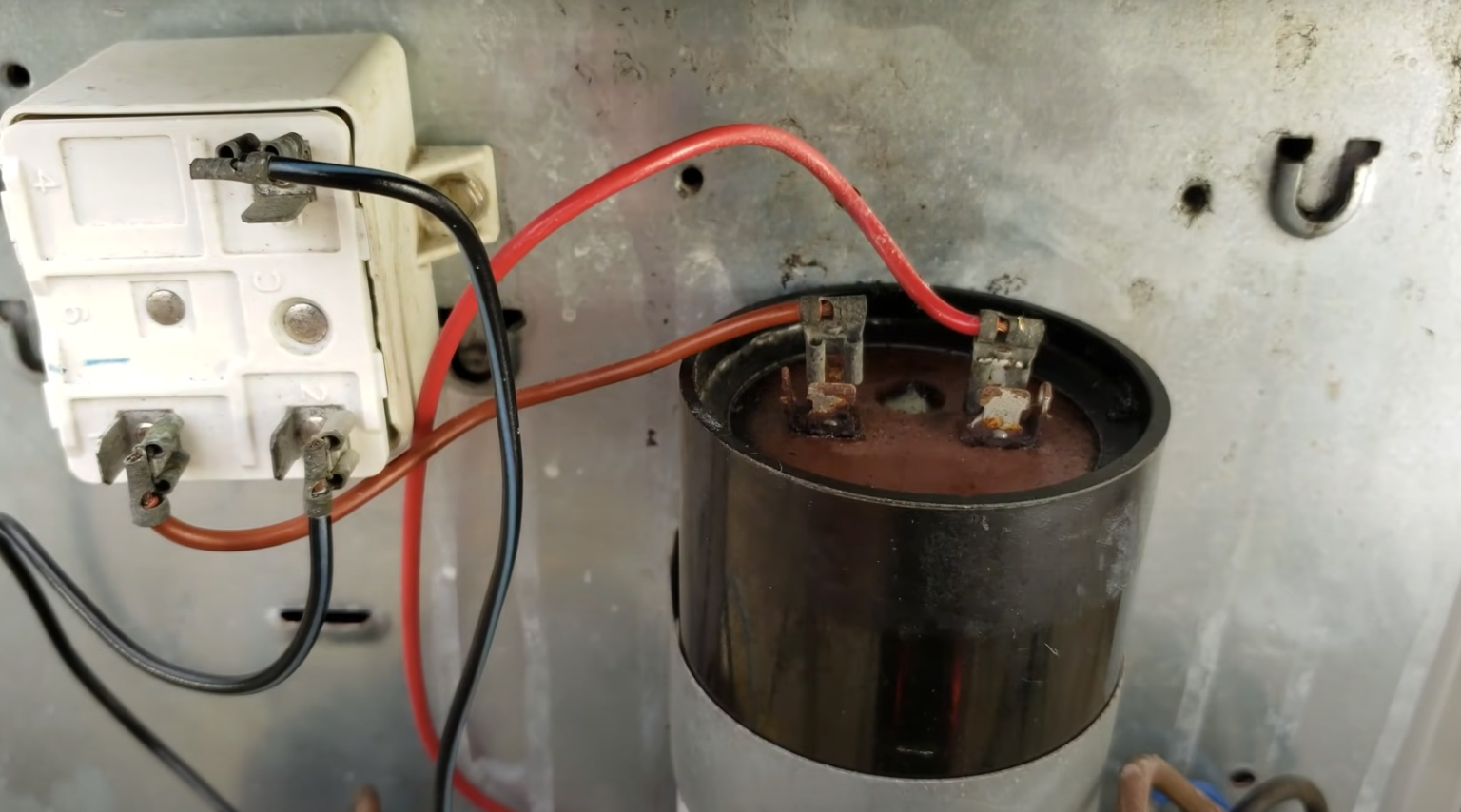 AC Capacitor Keeps Blowing What to Do? ElectronicsHacks