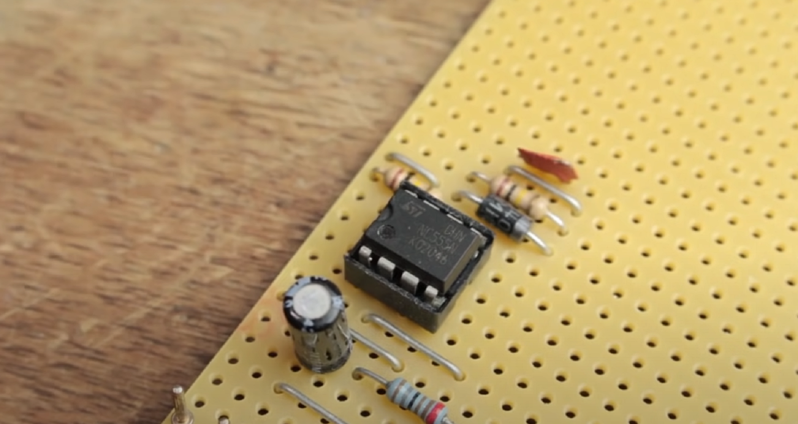Can Transistors Work With AC? ElectronicsHacks