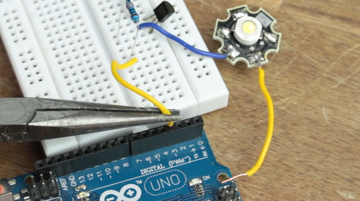 Can Transistors Work With AC? ElectronicsHacks