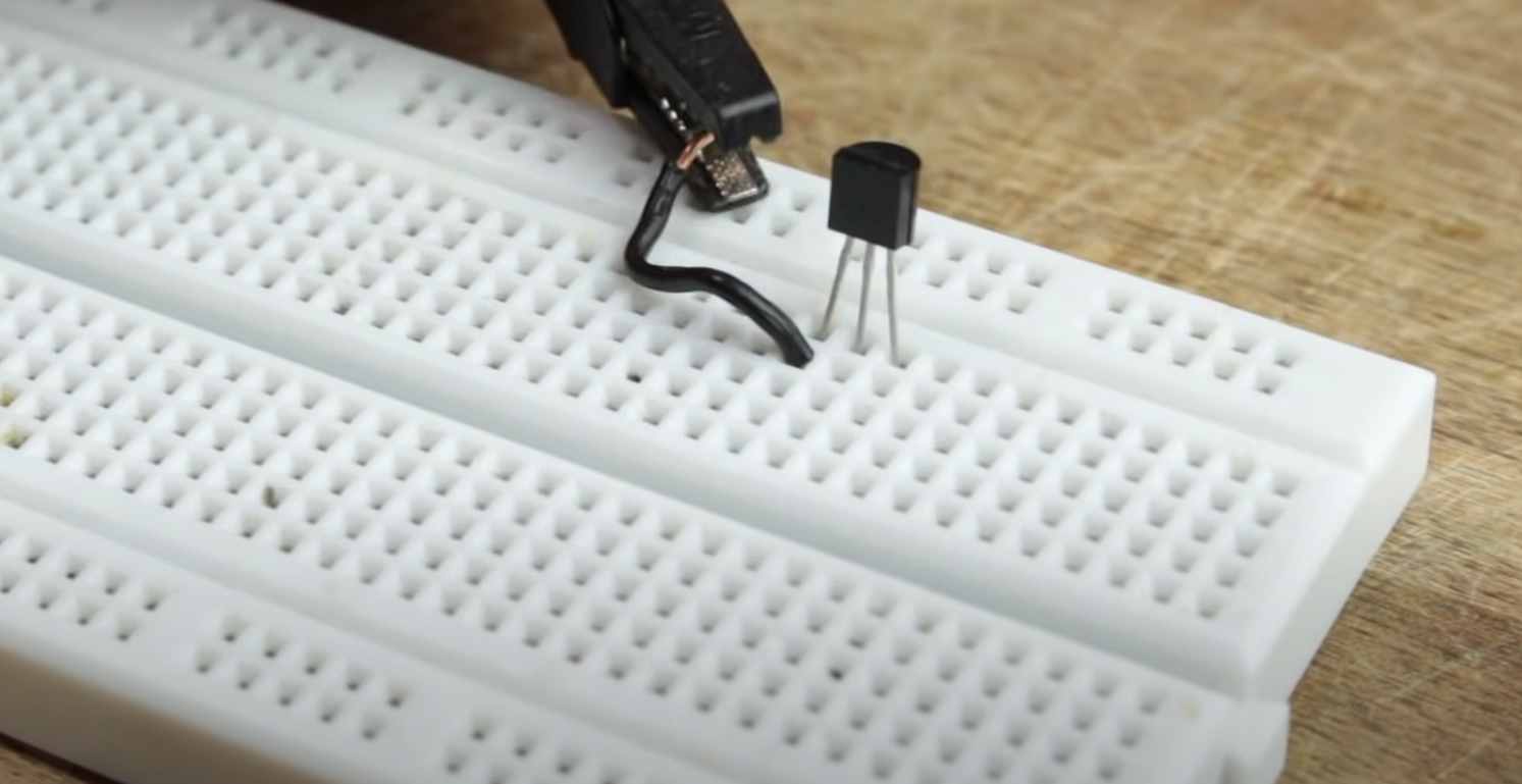 Can Transistors Work With AC? ElectronicsHacks