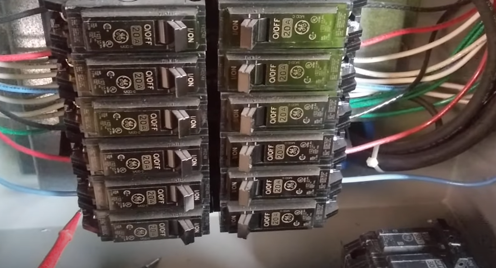 Circuit Breaker Won’t Reset How to Fix? ElectronicsHacks