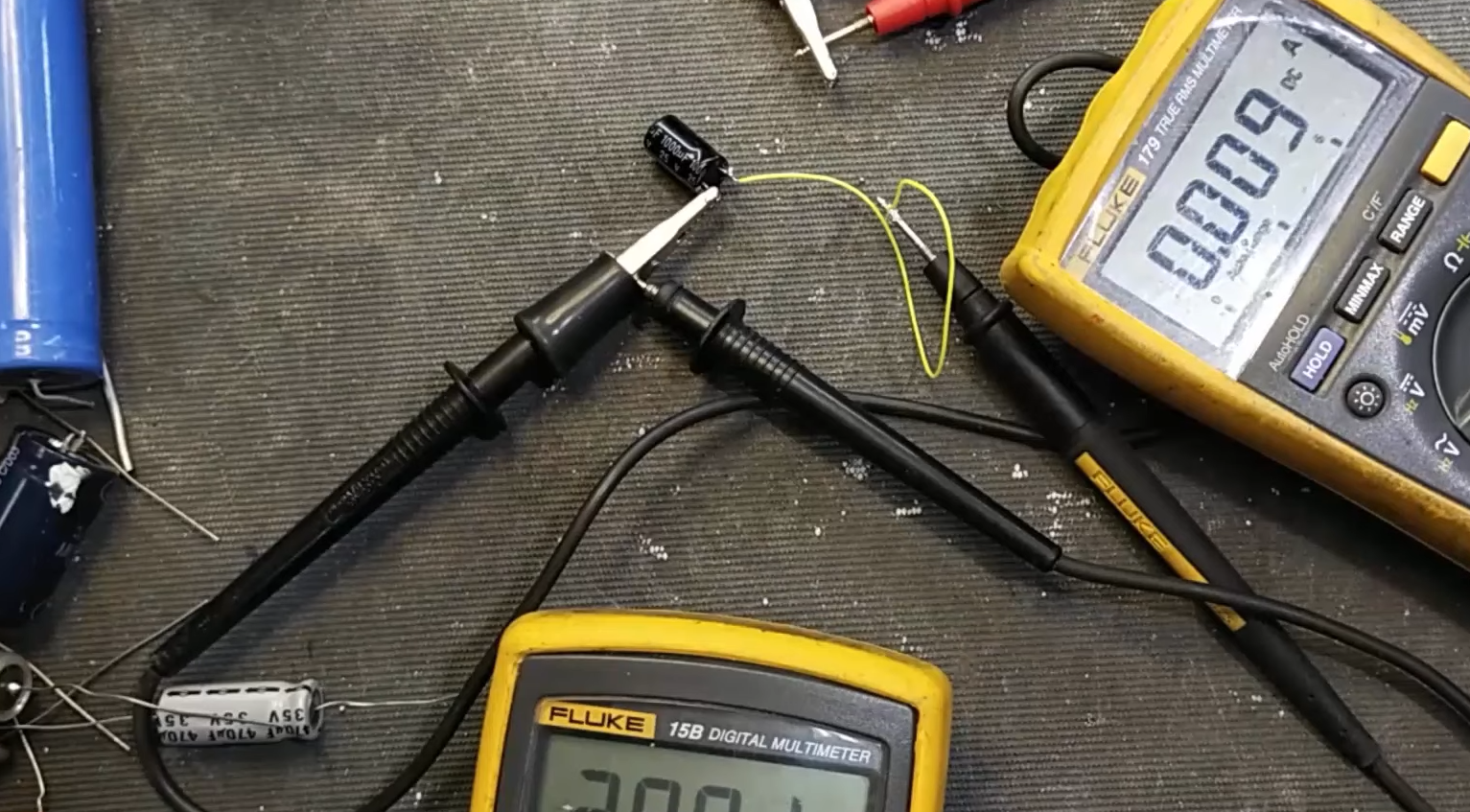 Does a Capacitor Have Polarity? ElectronicsHacks