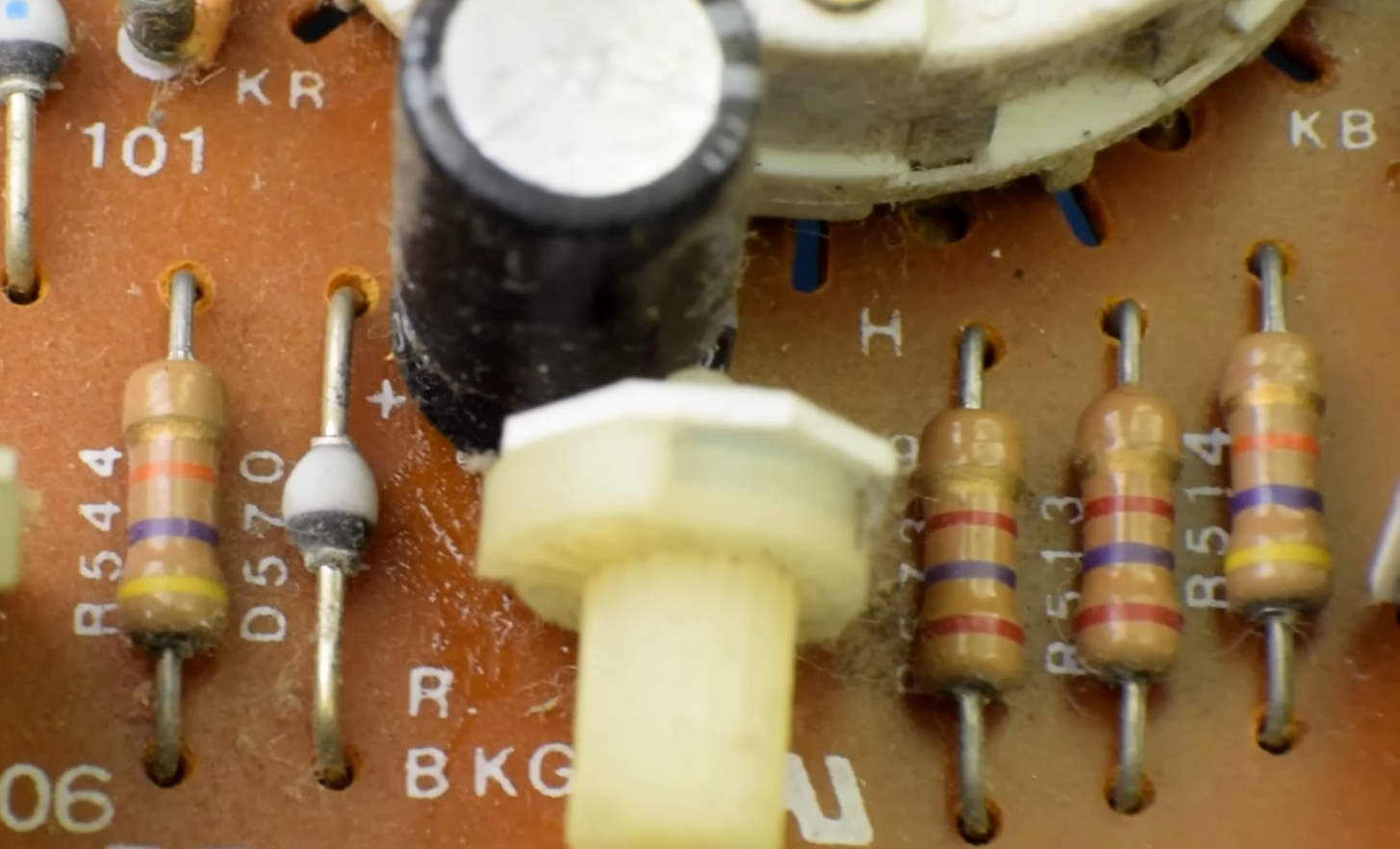 Does a Capacitor Have Polarity? ElectronicsHacks