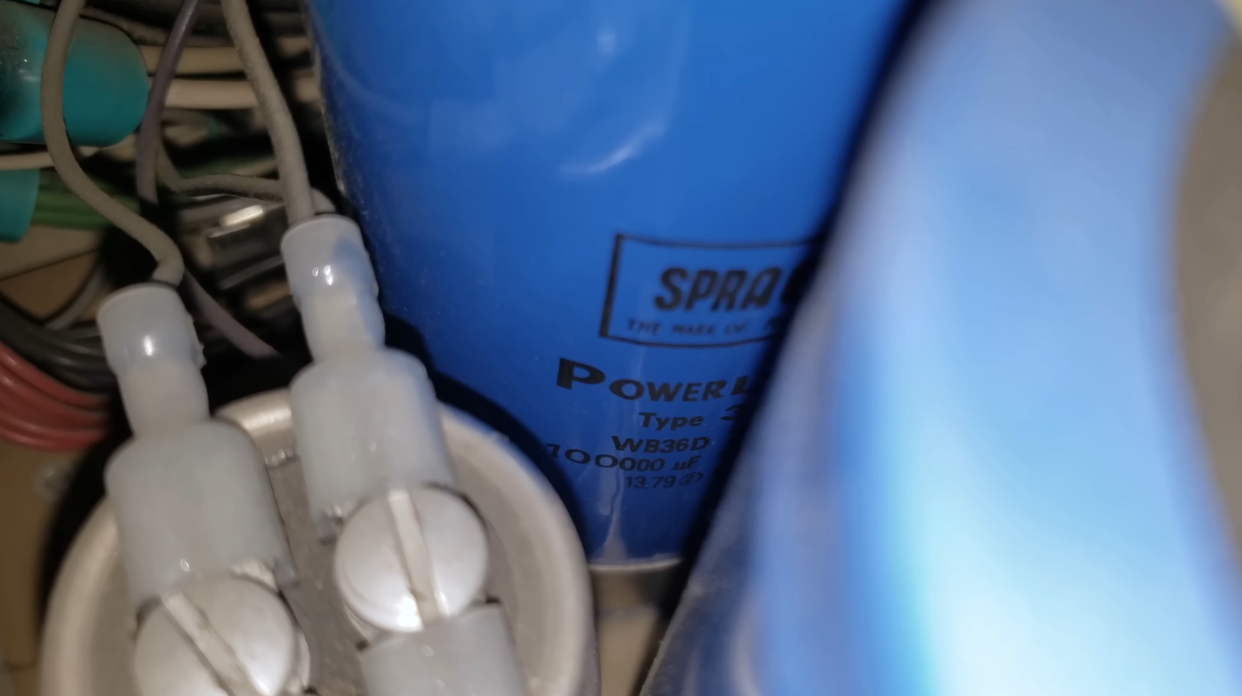 Does a Capacitor Have Polarity? ElectronicsHacks