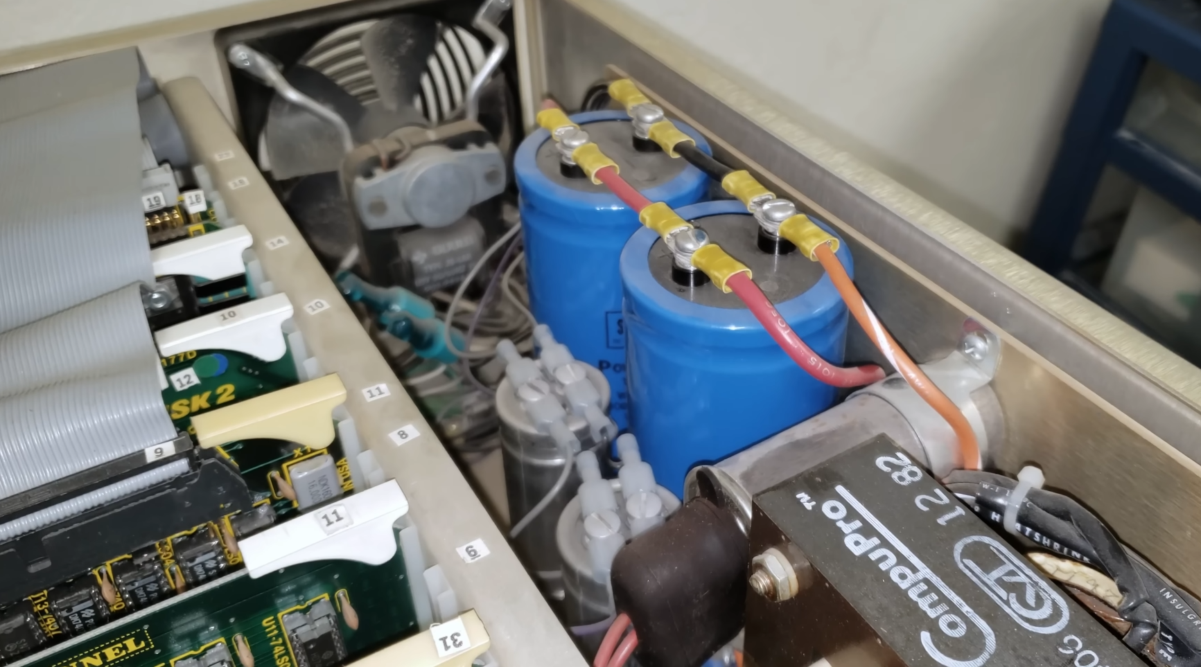 Does a Capacitor Have Polarity? ElectronicsHacks