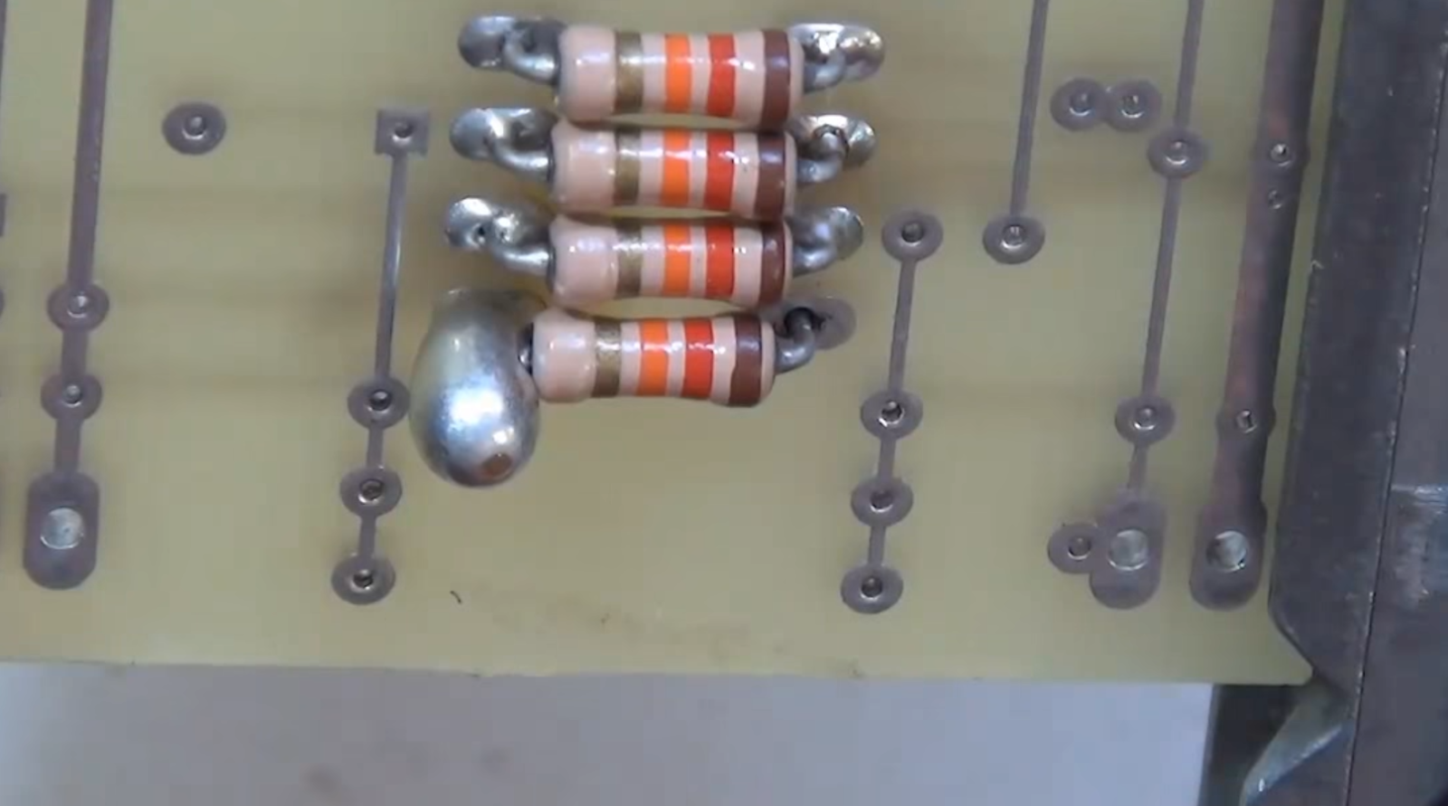 Does a Resistor Have Polarity? ElectronicsHacks