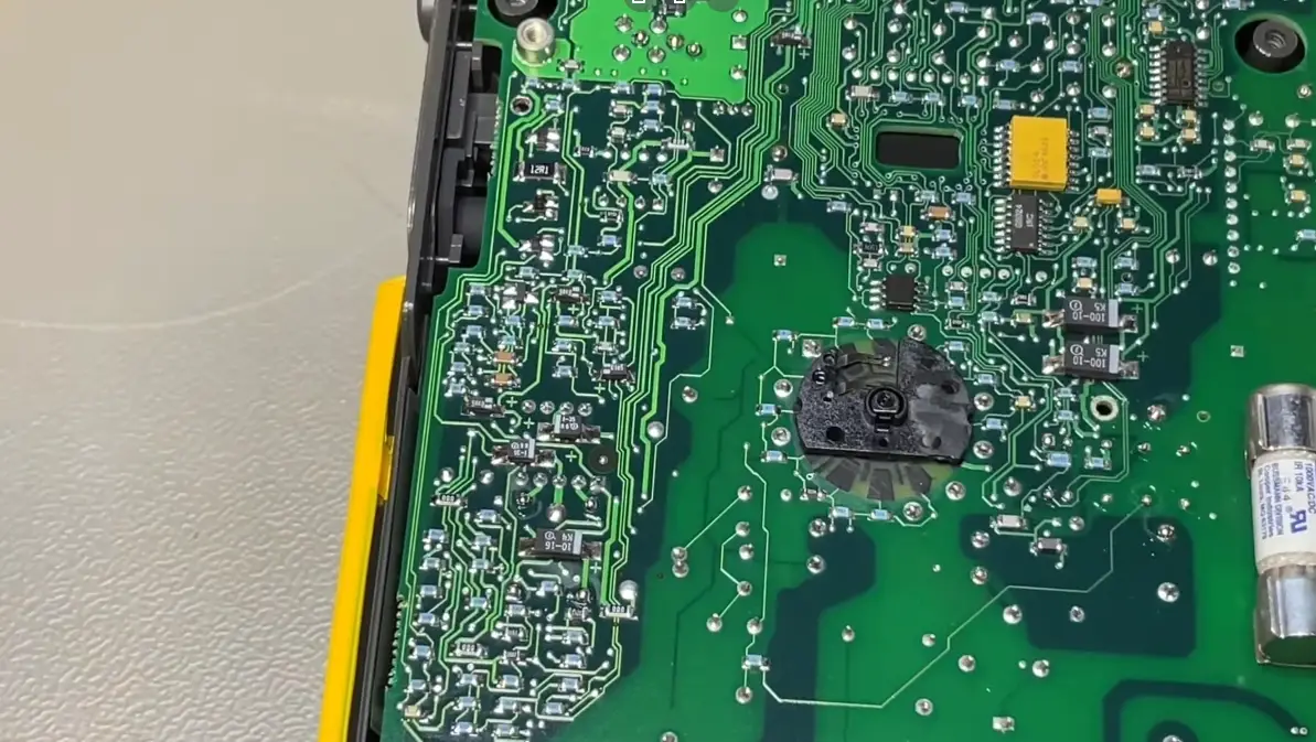 Fluke 867B Graphical Multimeter Review - ElectronicsHacks