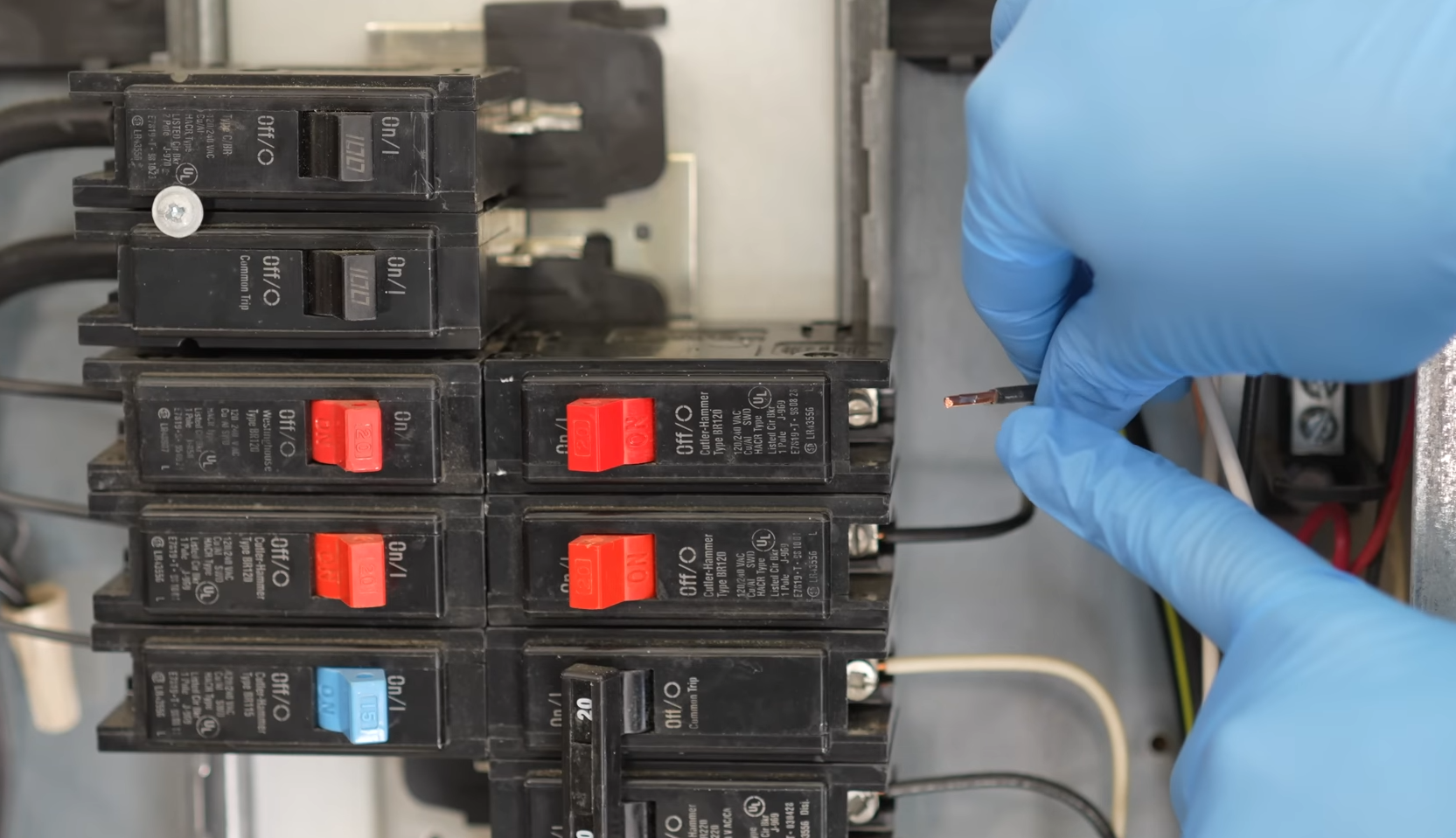 How Many Outlets on a 20-Amp Circuit? - ElectronicsHacks